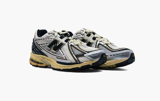 1906R "Vintage Metallic Silver"