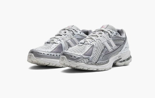 1906R "Urbancore Silver"