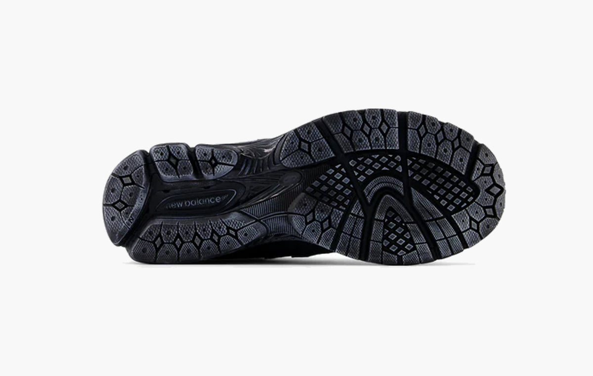2002R "Vintage Black Grey"