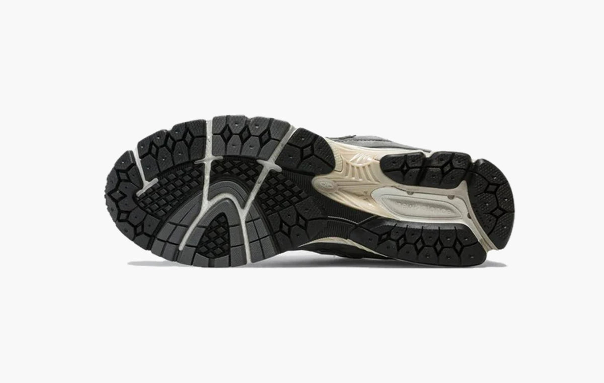 2002R "Shadow Grey"