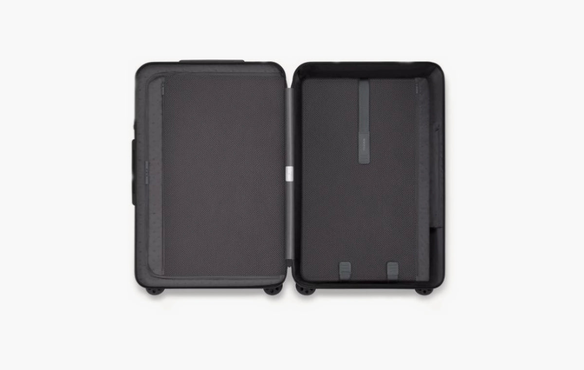 Essential Check-In L "Matte Black"