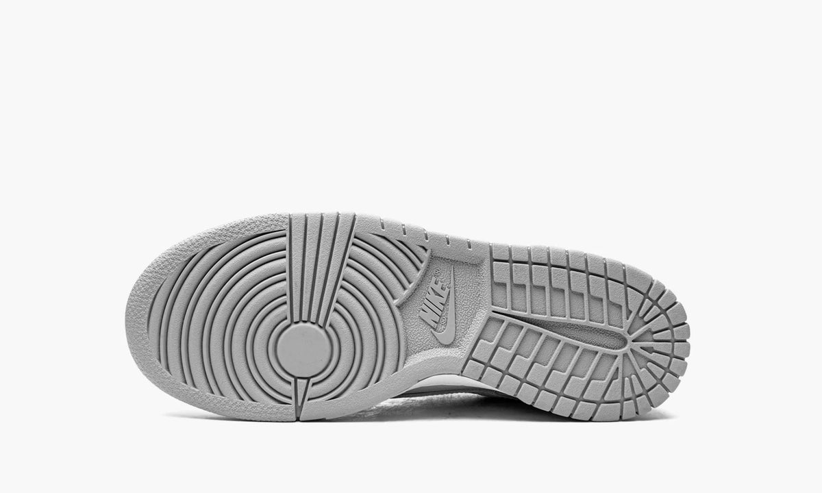 Dunk Low GS Two-Toned Grey - DH9765 001 | The Sortage