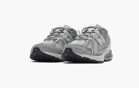 1906R "Concrete Harbor Grey"