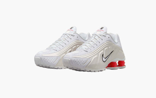 Shox R4 WMNS "White Phantom Picante Red"