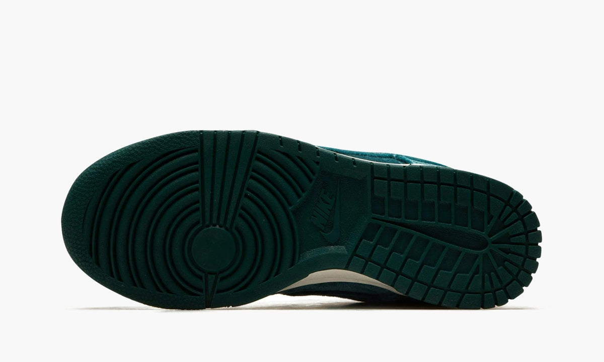 Dunk Low WMNS Green Velvet - DZ5224 300 | The Sortage