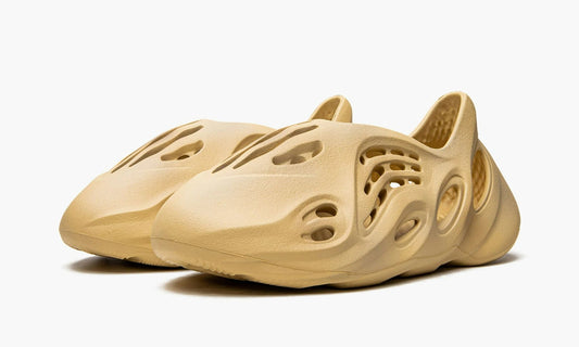 Yeezy Foam RNNR Desert Sand - GV6843 | The Sortage