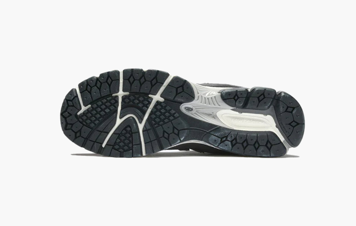 2002R "Monochrome Pack Grey"