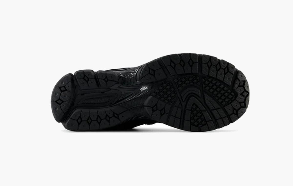 2002R "Mesh Black Metallic"