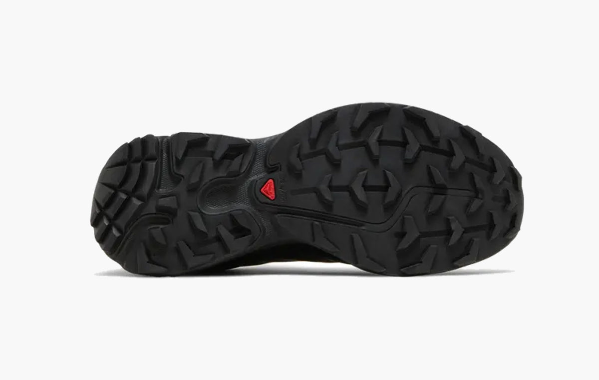 XT-6 "Triple Black"