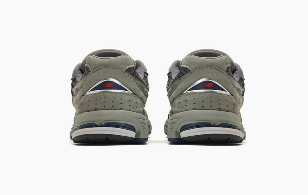 2002R "Light Grey"