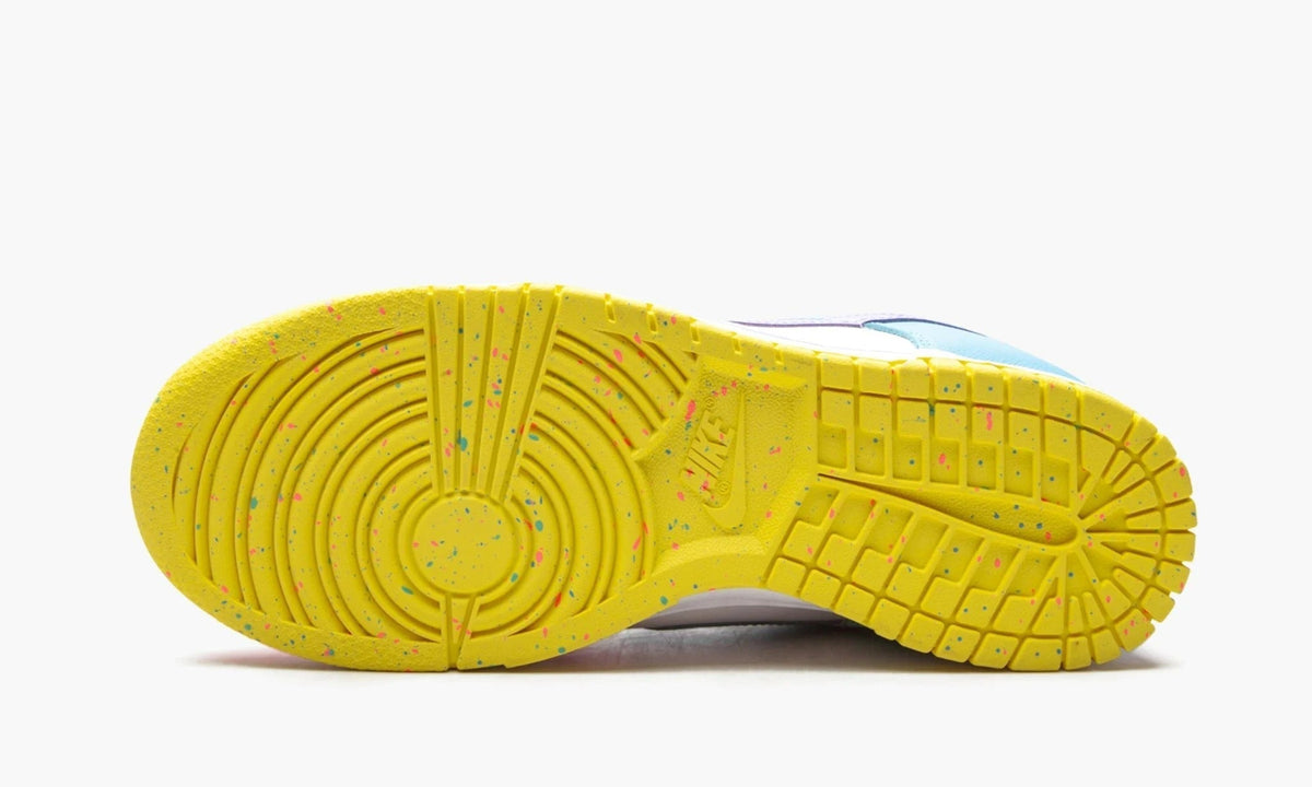 Dunk Low SE WMNS Easter - DD1872 100 | The Sortage