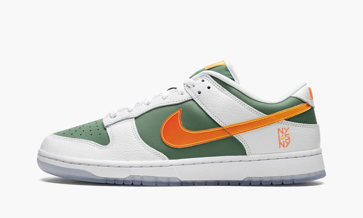 Nike Dunk Low SE NY vs. NY - DN2489 300 | The Sortage