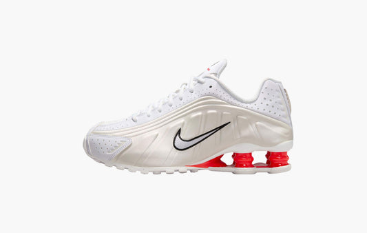 Shox R4 WMNS "White Phantom Picante Red"