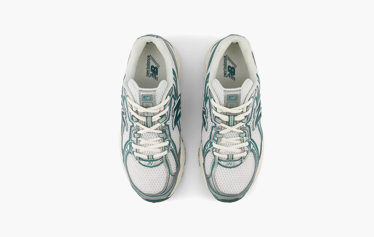 740v2 "White Marsh Green"