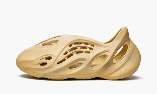 Yeezy Foam RNNR Desert Sand - GV6843 | The Sortage
